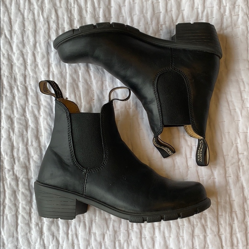 Black Heeled Blundstones